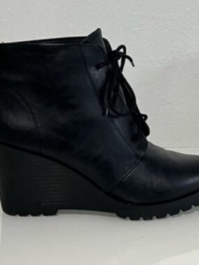 Womens sz 9 Soda Black PU LeatherAnkle Bootie Platform Wedge Lace Up Grunge Boot